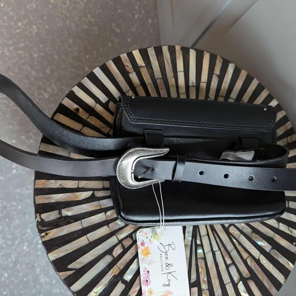 Frye Studded Leather Belt Bag NWT - Picture 3 of 6